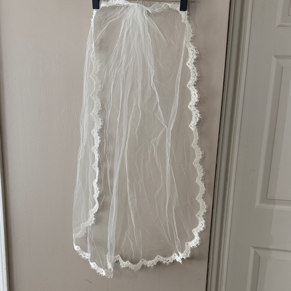 Chantilly Lace Wedding Veil